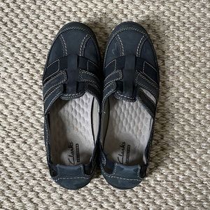 Clarks black walking shoes